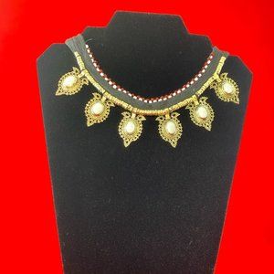 traditional style choker